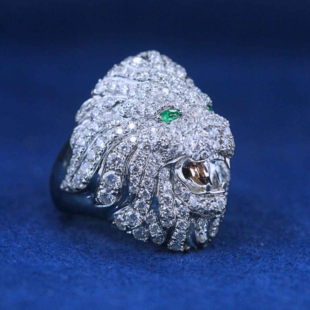 "A bold hip-hop jewelry lion ring in 925 sterling silver, featuring a fierce lion head design with diamond detailing for a powerful statement look."