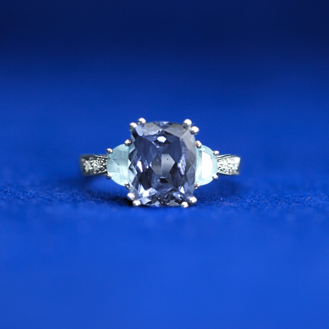Front view of Royal Sapphire Ring – Fine jewelry


