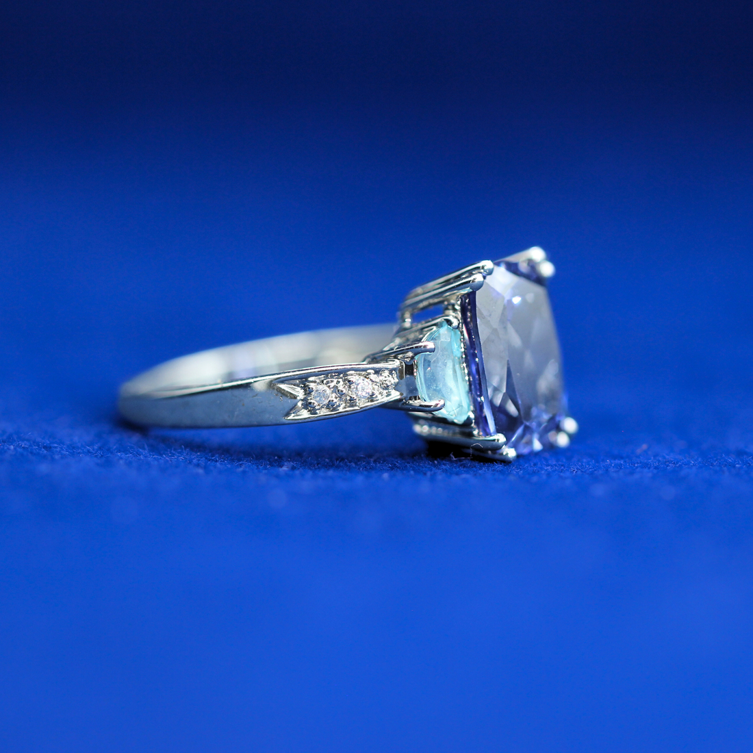 Front view of Royal Sapphire Ring – Fine jewelry

