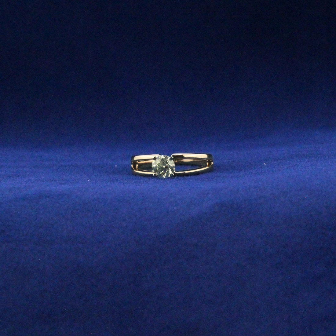 Front view of Solitaire Diamond Ring with Moissanite diamond – Fine jewelry

