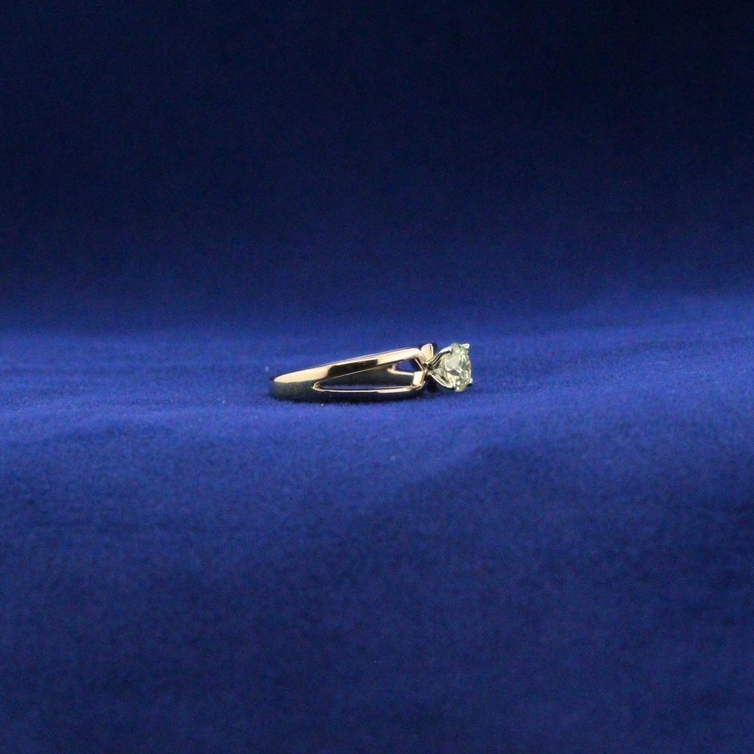 Front view of Solitaire Diamond Ring with Moissanite diamond – Fine jewelry

