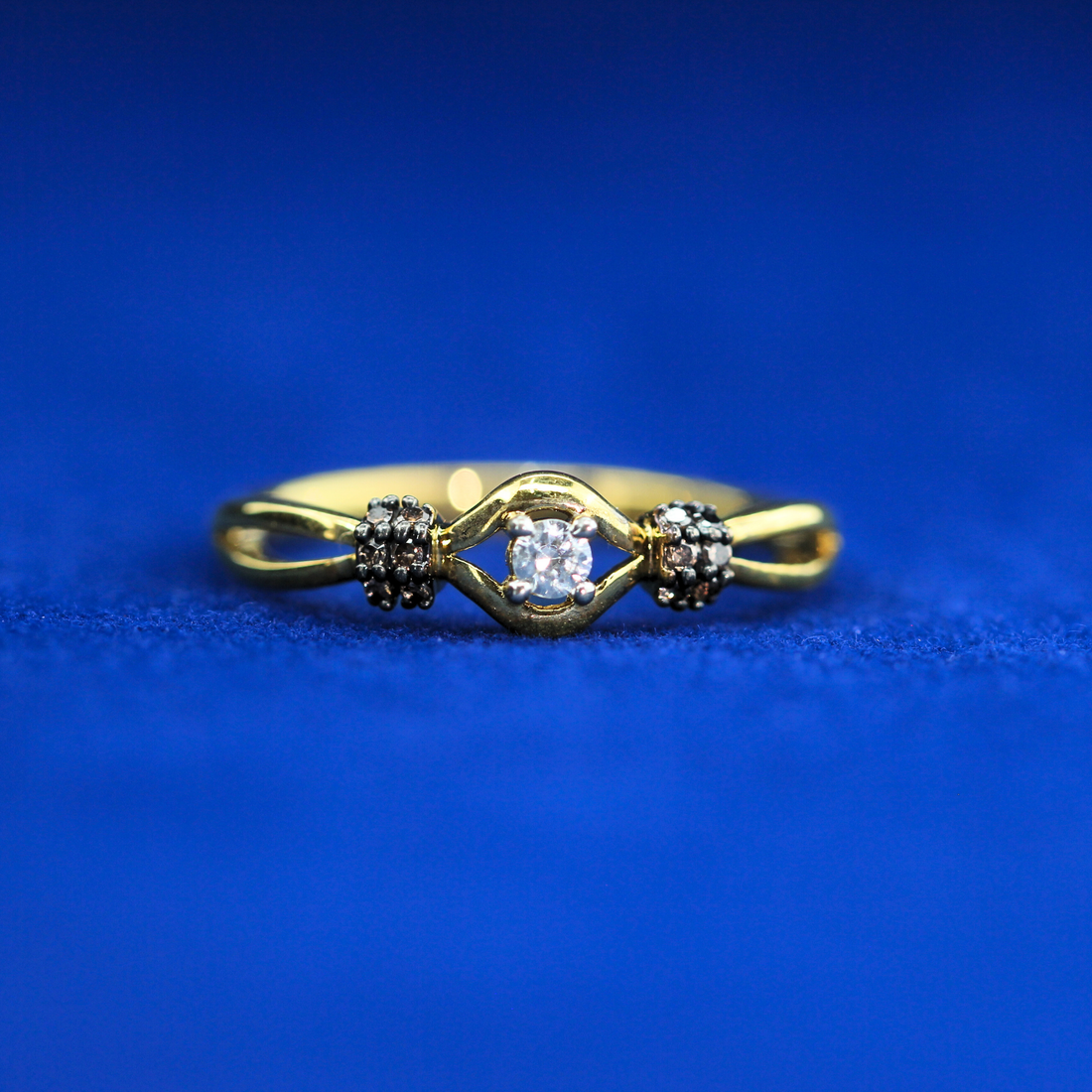 Front view of Women's Vintage Ring – Fine jewelry

vv